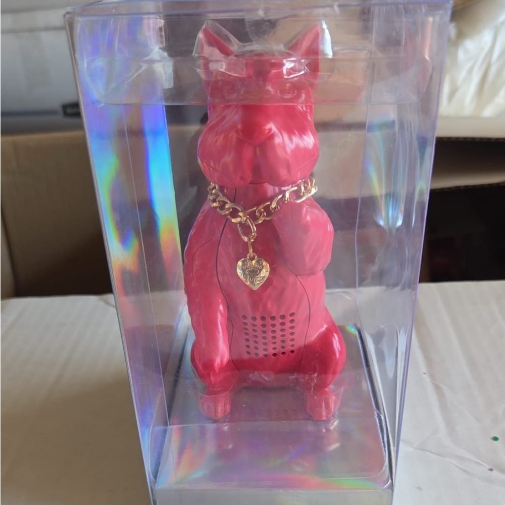 Bulldog Bluetooth Speaker – Wireless Dog Speaker w/ Gold Chain (New)